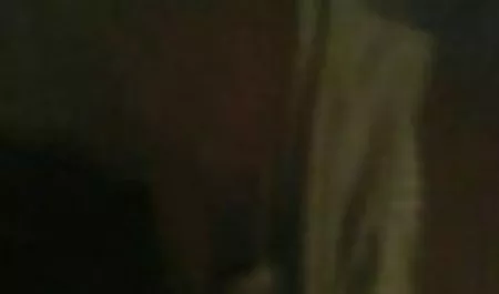 Dövmeli esmer Eden günah bir alışveriş merkezinde güvenlik turk erotik sahneler görevlisi olarak delinmiş