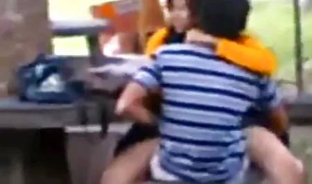 Sıcak genç Nikki düşman askerleri tarafından becerdin delikleri eotik sahneler alır