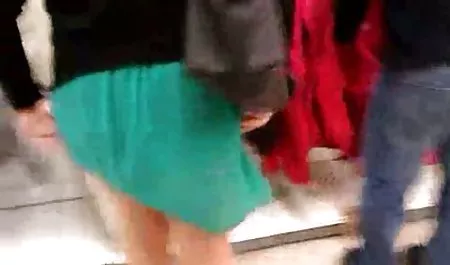 Azgın sarışın yeşilçam seks sahnesi sürtük onu pislik doldurur.