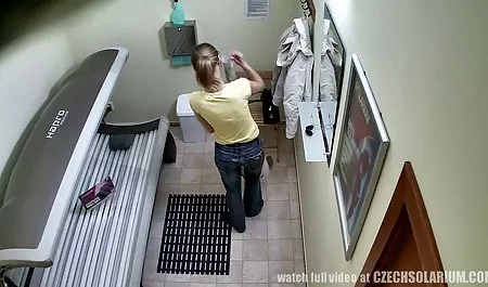 Artı - alışveriş merkezinde Başlığı roller durumda ucube kirli bir kız erotik öpüşme sahneleri