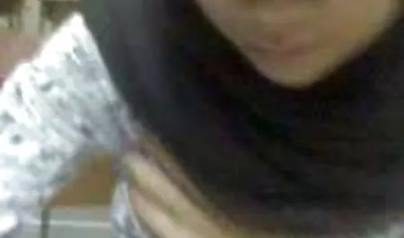 Seksi sarışın bağlı erotik cesur sahneler alır ve grup