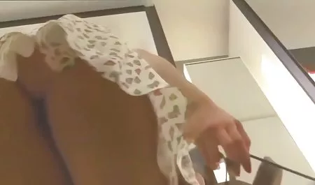 Muhteşem Asyalı pürüzsüz pislik onu vibratör yoğun film sahneleri erotik bir şekilde kullanır