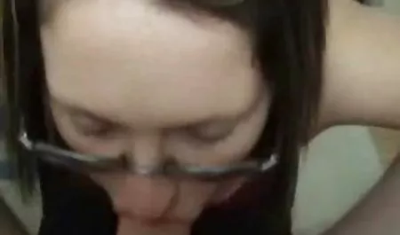 Une Brune Fort lezzetleri 1 kadın 1 erkek erotik sahneler