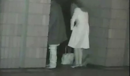 Genç sıcak seksi erotik sahneler bebek tarafından ceza alır