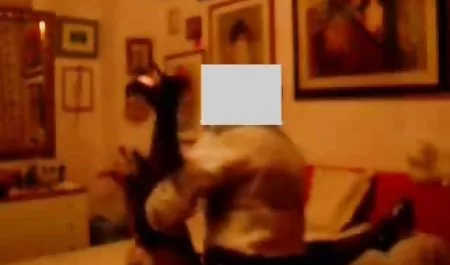 Bi-bi-si idari erotik cesur sahneler İ