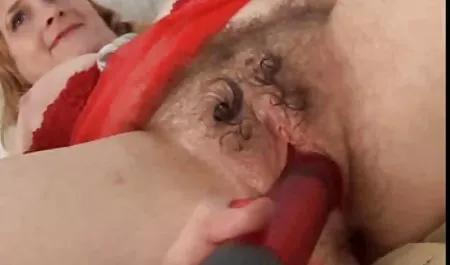 Dolgun iki adam ile erotik sahneler sevişme kedi ve Sikikleri onu losyonları